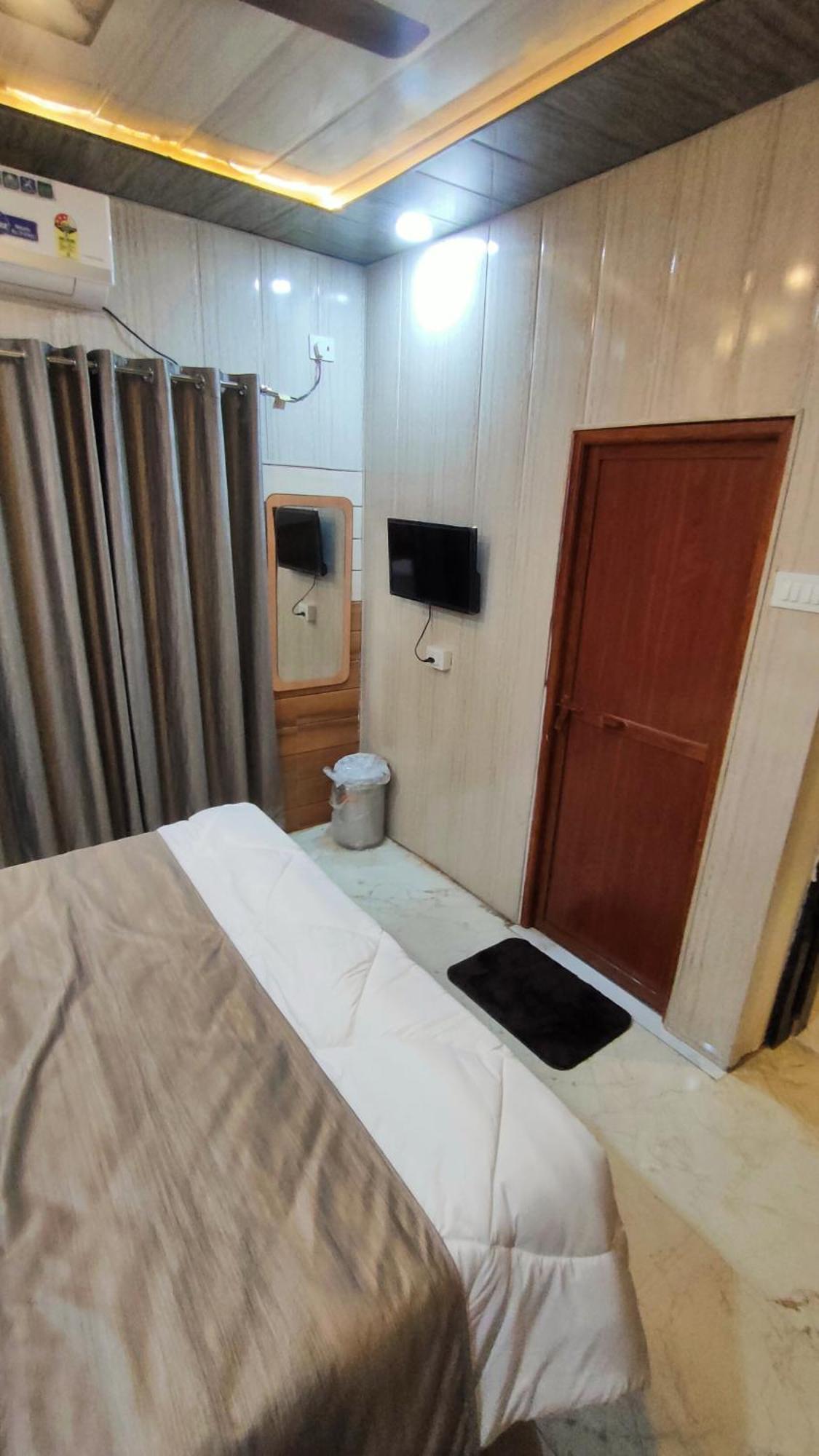 Sri Krishna Residency Hotel Varanasi Exterior foto